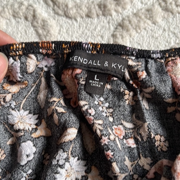 Kendall &Kylie floral crop - Picture 2 of 3